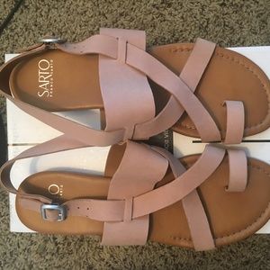 Franco Sarto flat strappy sandals